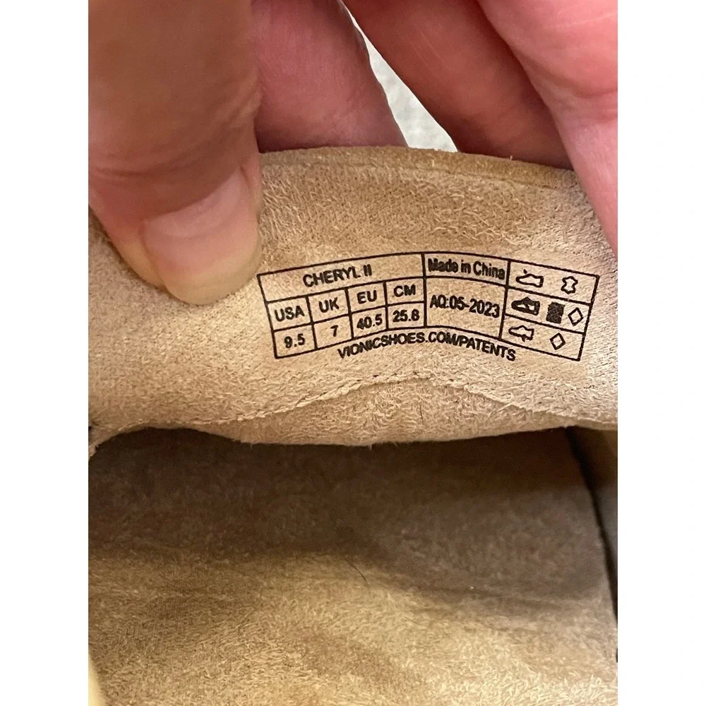 VIONIC Cheryl II Suede Loafers Size 9.5 Sand Beige Lug Sole Casual Comfort